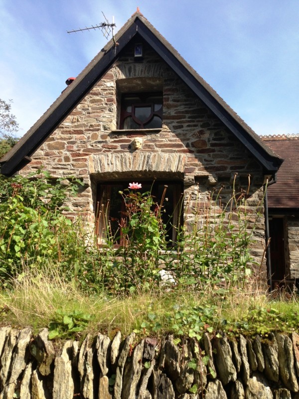 lovely stone house...and believe it or not, 1980s vintage, inspired by older architecture in this area