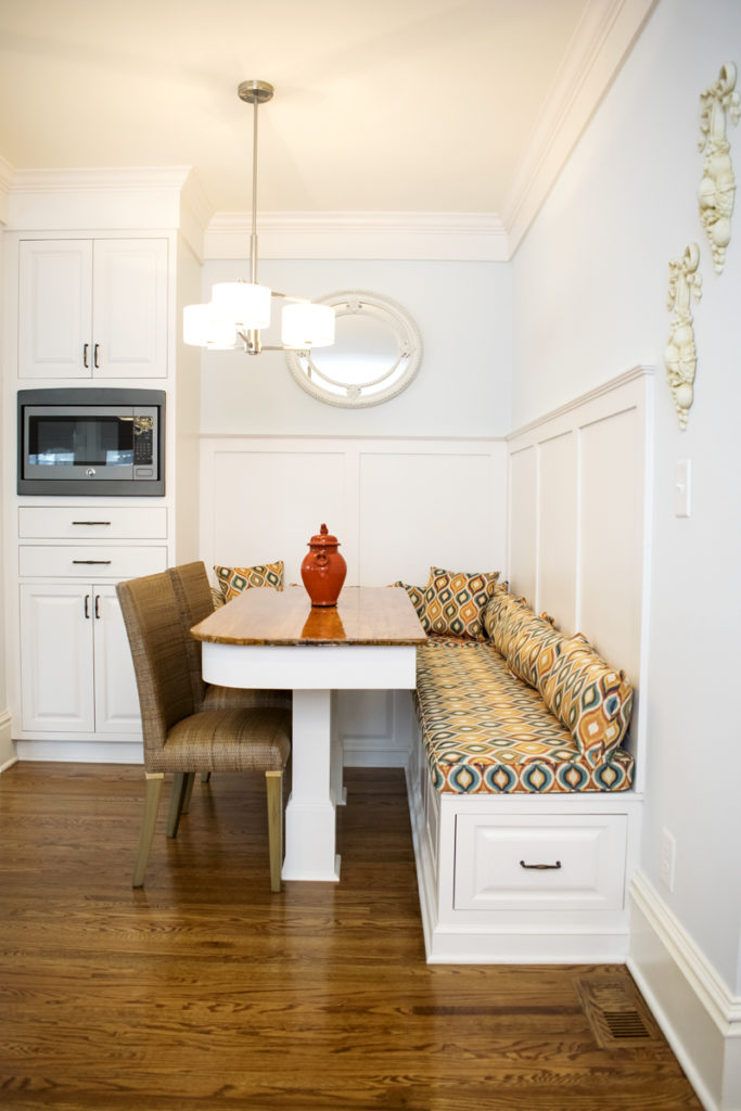  Built-in Banquette Seating Modern Pillows